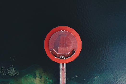 Desain Cafe Rooftop yang Eksklusif dengan Penggunaan Atap Spandek Bening